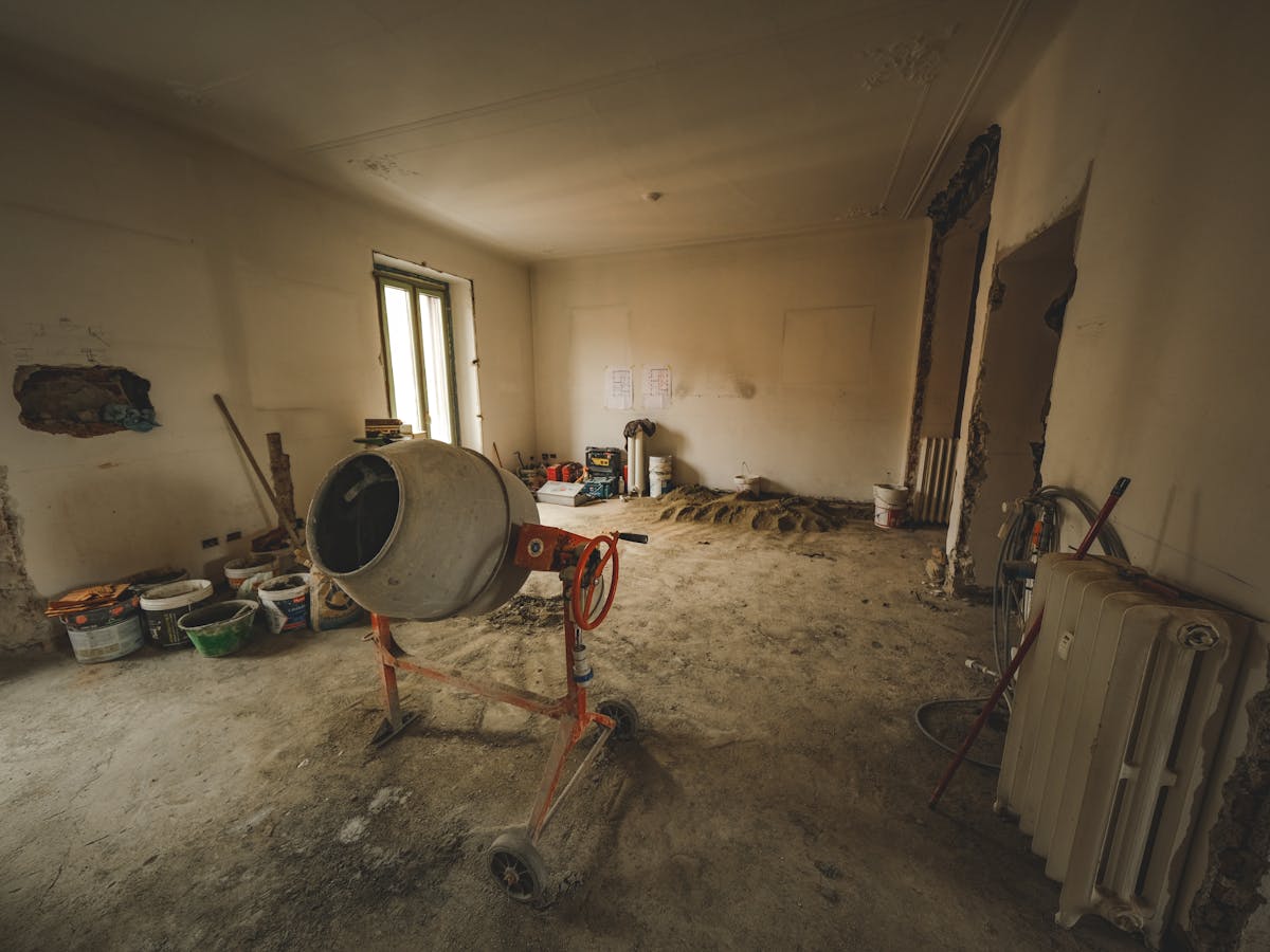 Dusty post-construction room before handover cleaning